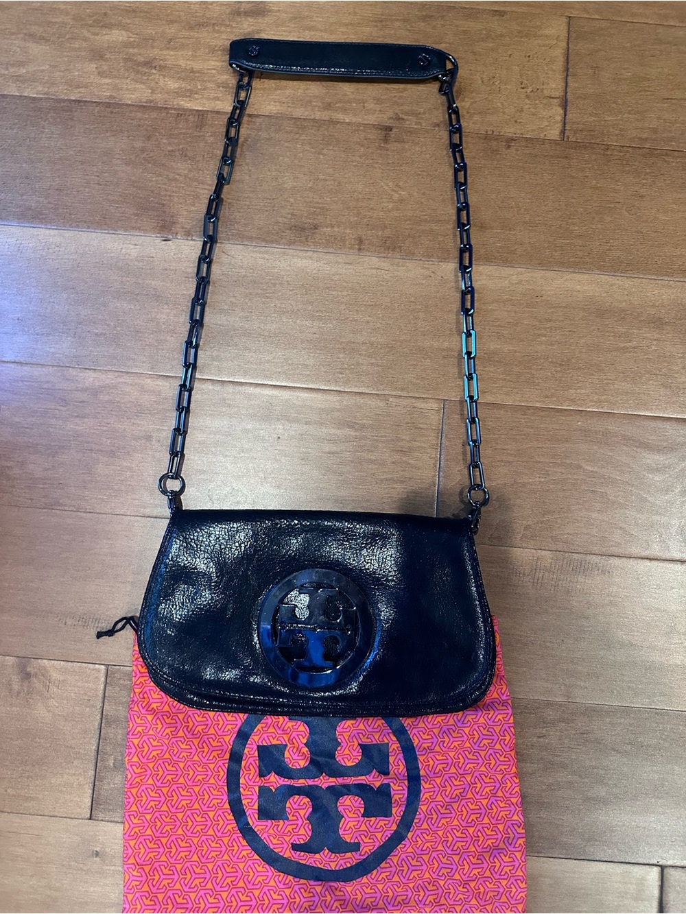 Tory Burch Black Leather Reva Logo Chain Shoulder Bag - Picture 2 of 5